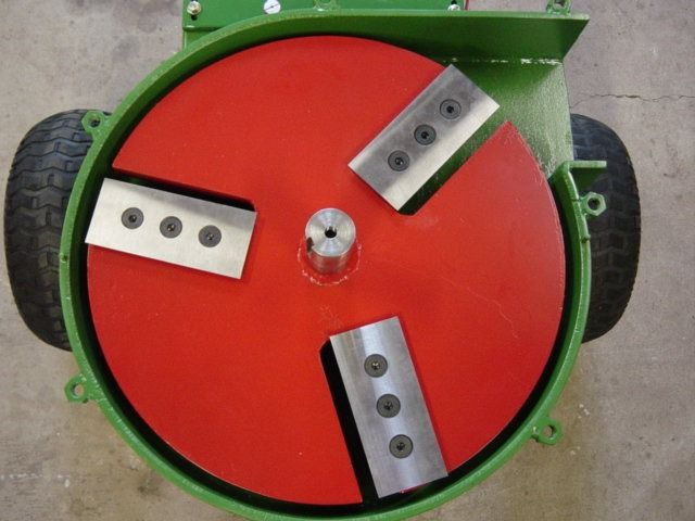 Red chipper disc with three blades in green frame